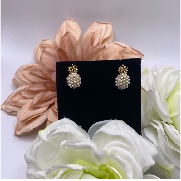 Pineapple Stud Earrings With Pearl Beads NEW - Picture 3 of 5
